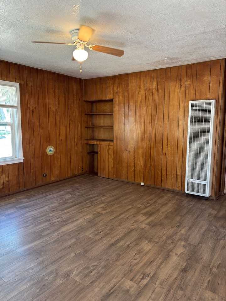 1291 Wallis Ave - Photo 3 of 10