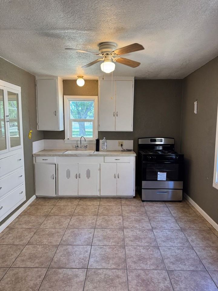 1291 Wallis Ave - Photo 5 of 10