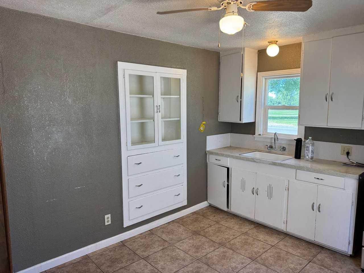 1291 Wallis Ave - Photo 6 of 10