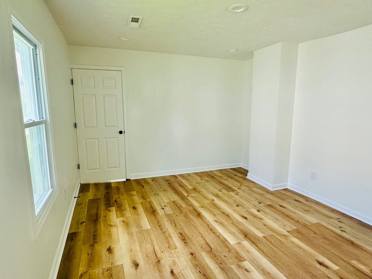 2324 Paris Ave #B - Photo 2 of 10