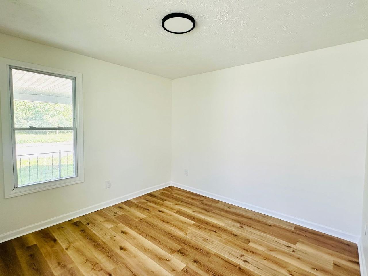 2324 Paris Ave #B - Photo 4 of 10