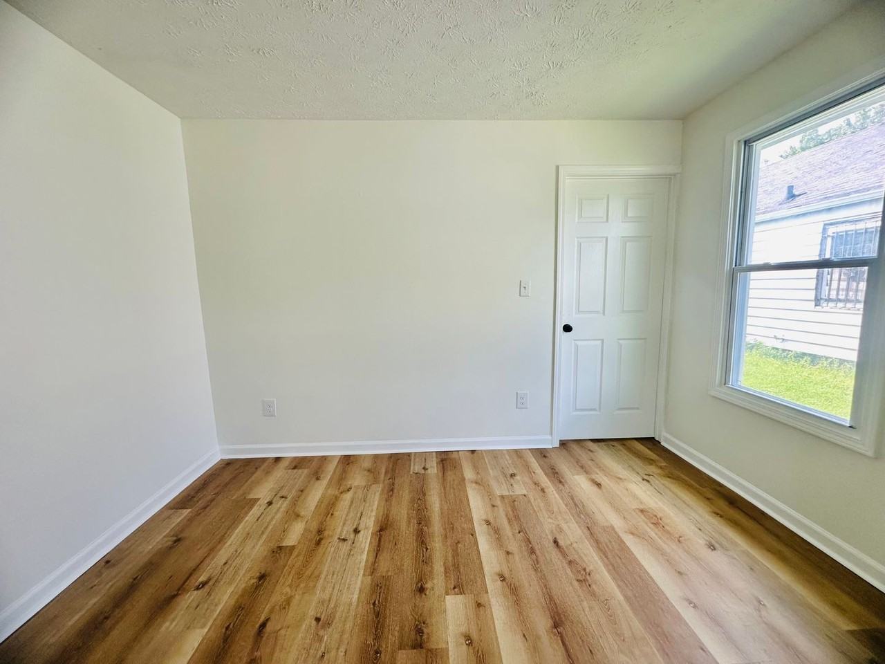 2324 Paris Ave #B - Photo 5 of 10
