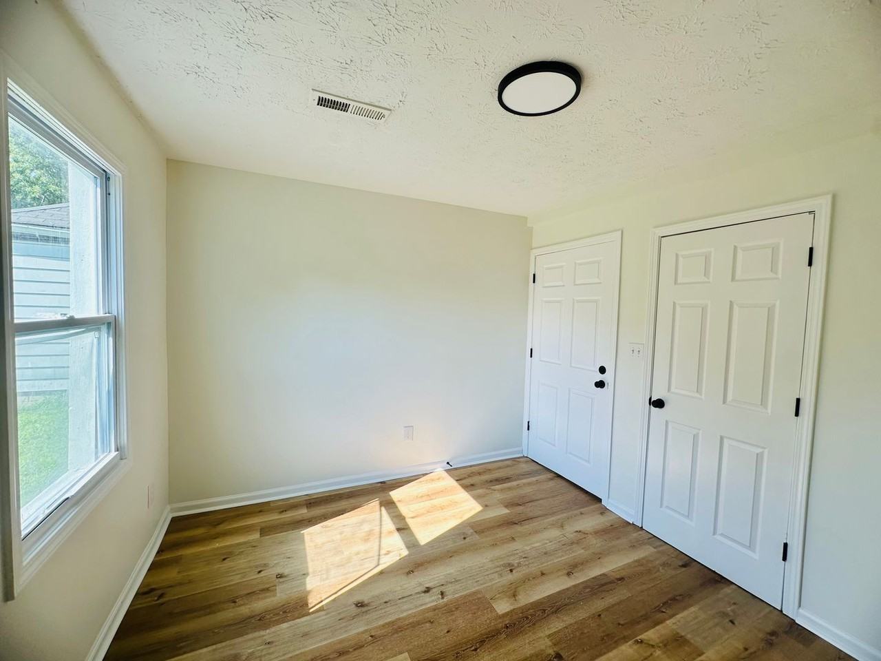 2324 Paris Ave #B - Photo 7 of 10