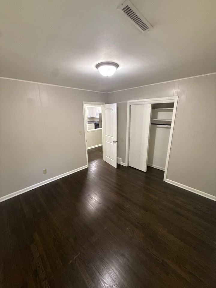903 E Frederick St - Photo 2 of 17