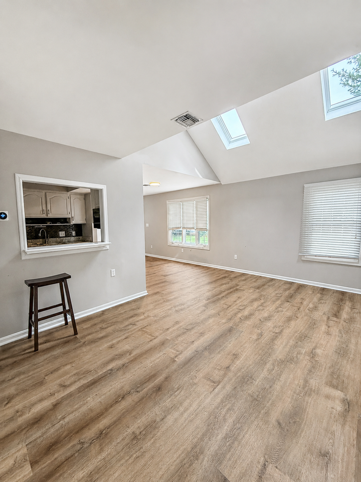 252 Crescent Dr - Photo 5 of 27