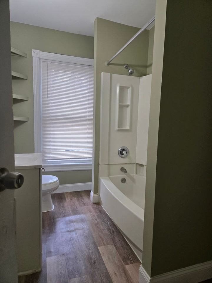 409 N Refwal St - Photo 3 of 9