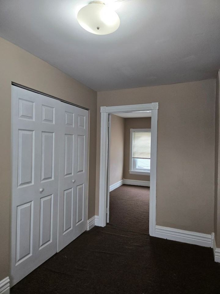 409 N Refwal St - Photo 5 of 9