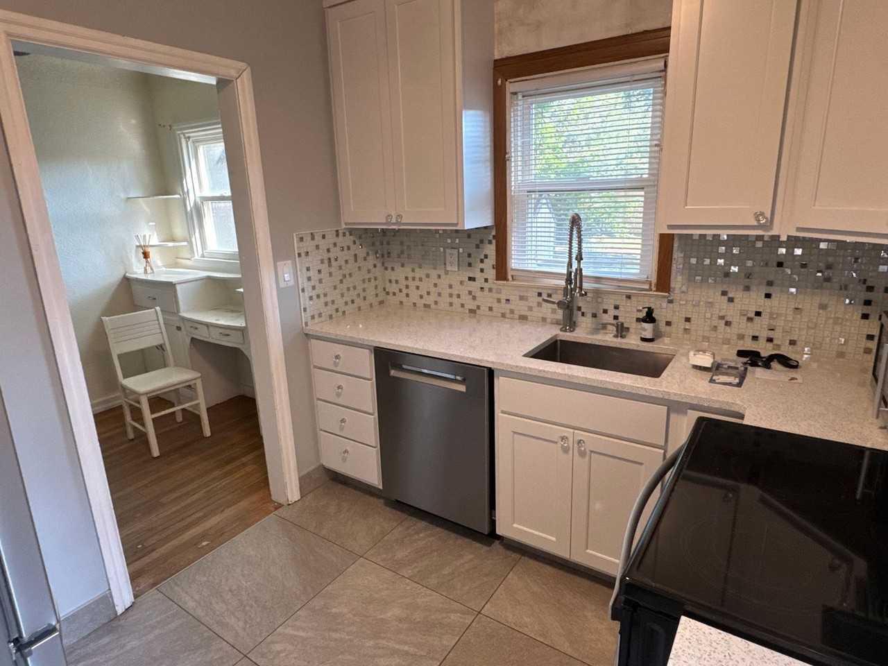 324 Wyoming Ave - Photo 2 of 14