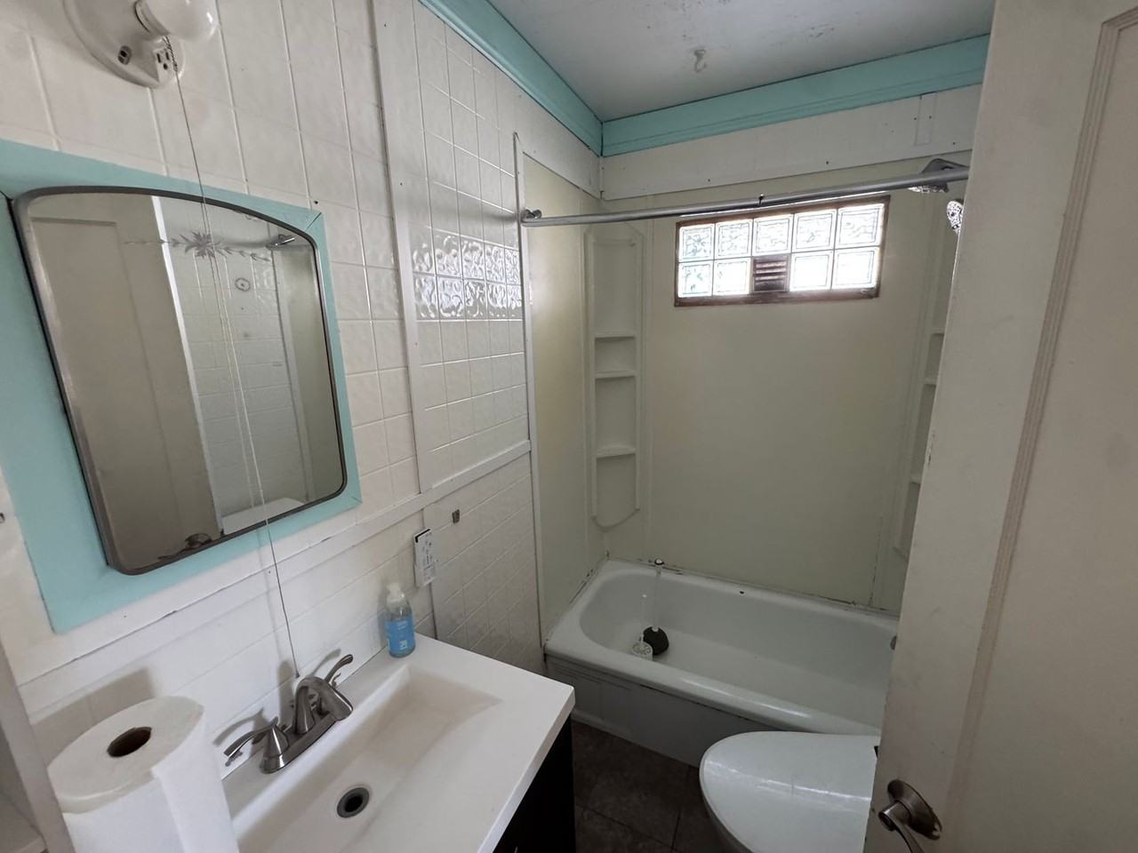 324 Wyoming Ave - Photo 3 of 14