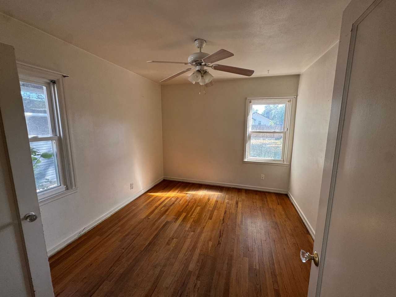 324 Wyoming Ave - Photo 4 of 14