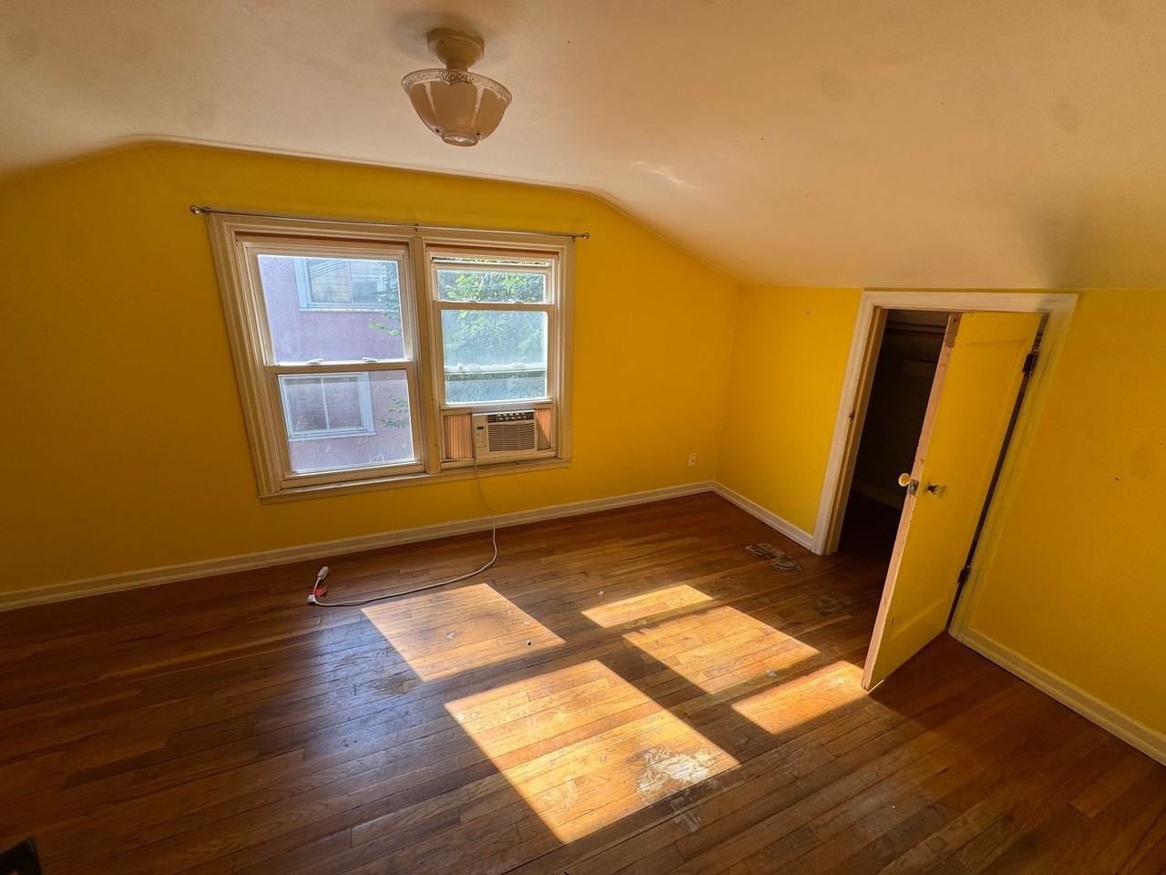 324 Wyoming Ave - Photo 5 of 14