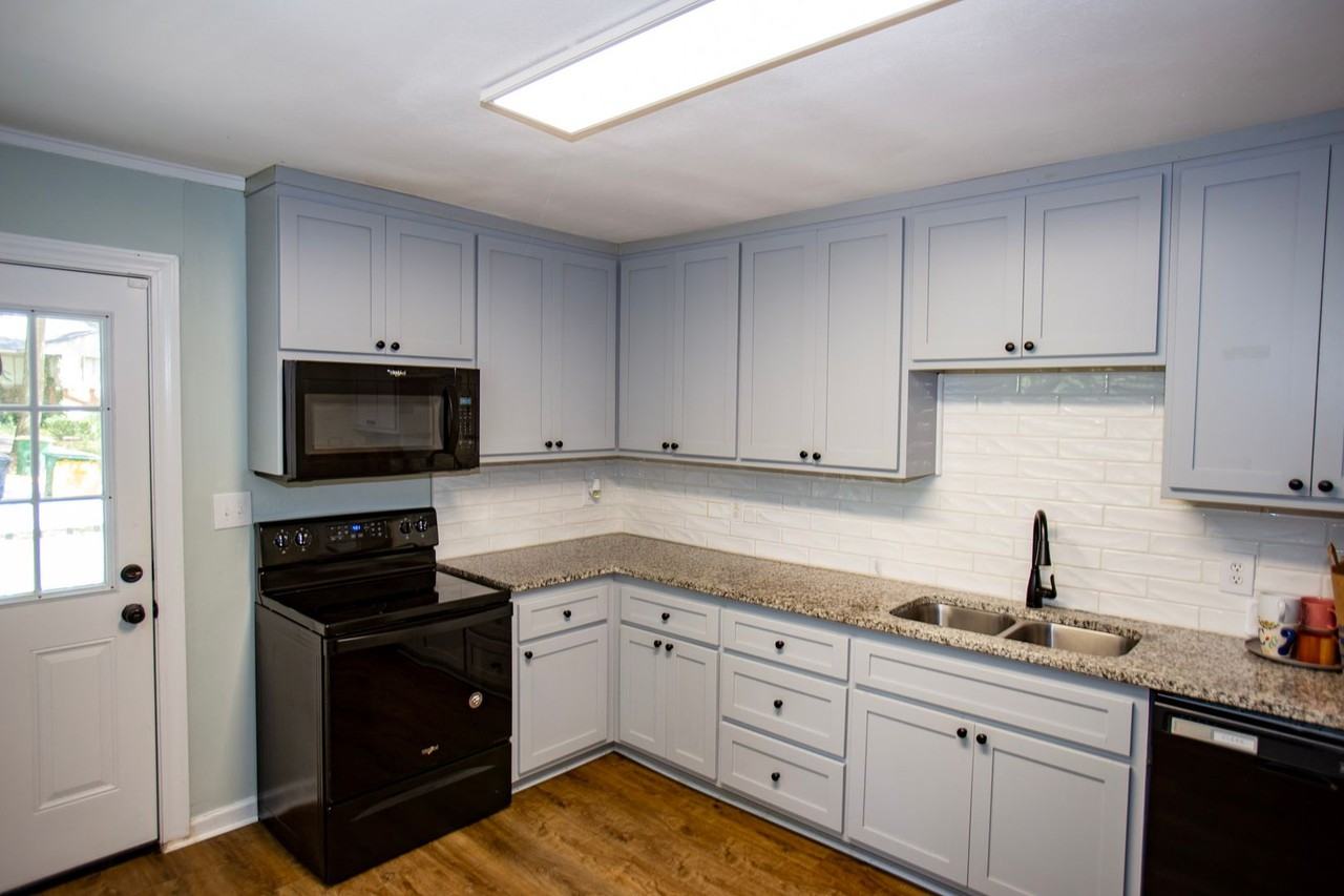 230 Habersham Way - Photo 3 of 14