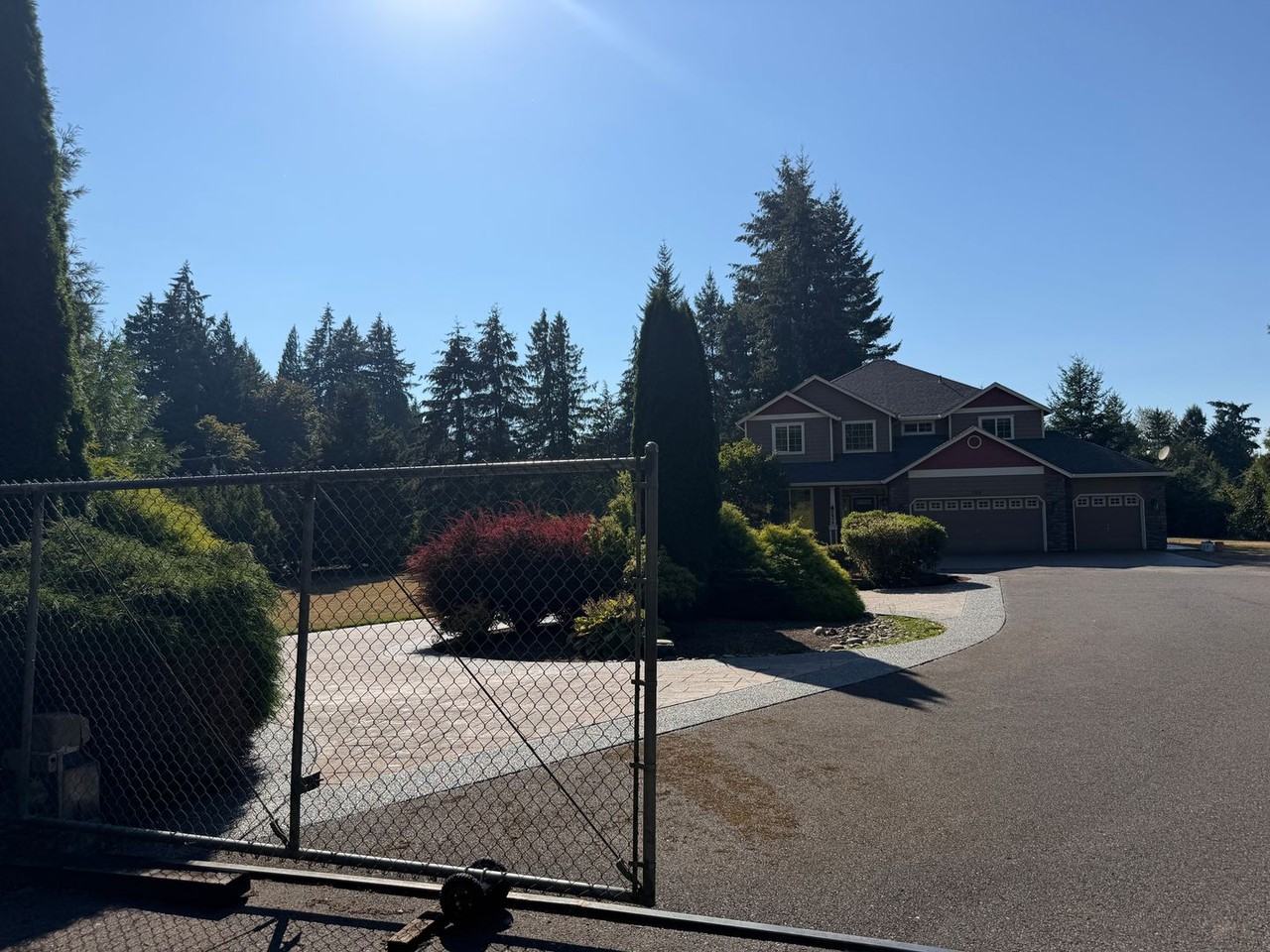 708 Ne 235th St - Photo 2 of 18