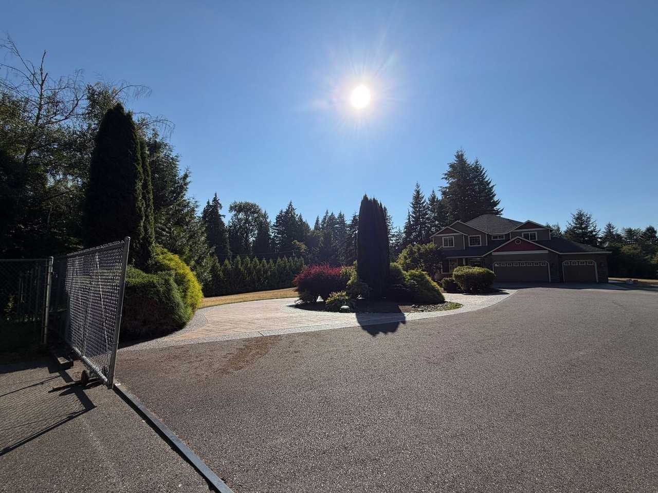 708 Ne 235th St - Photo 3 of 18