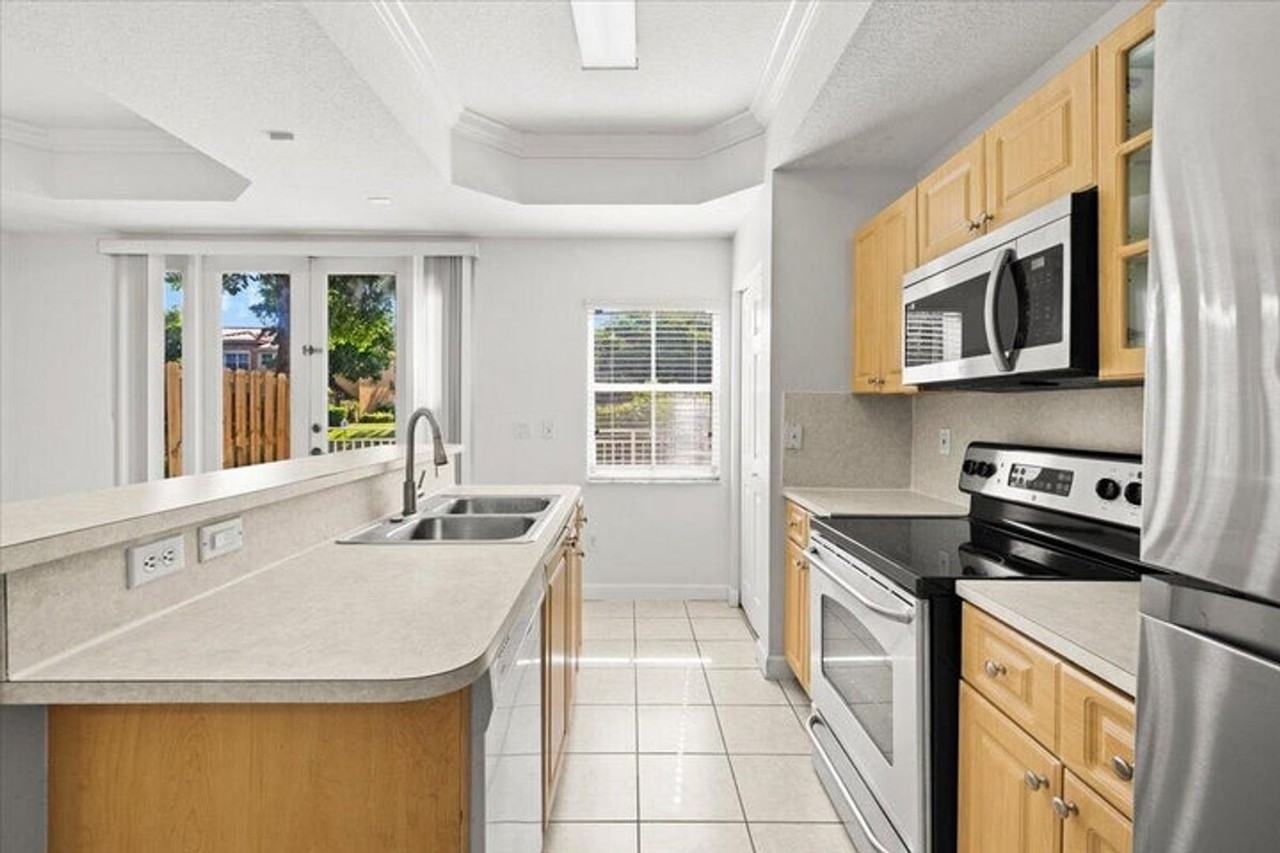 4962 Leeward Ln - Photo 2 of 18