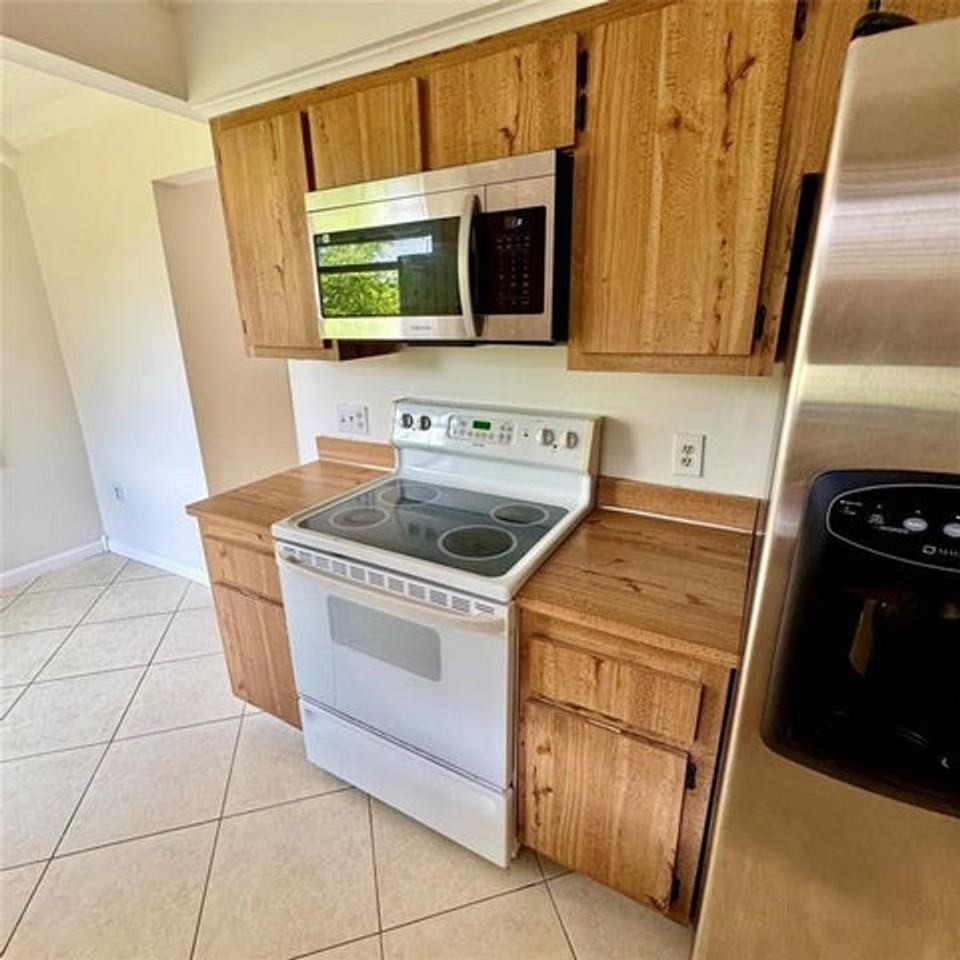 10849 Nw 30th Pl - Photo 2 of 14