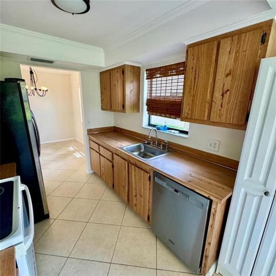 10849 Nw 30th Pl - Photo 3 of 14