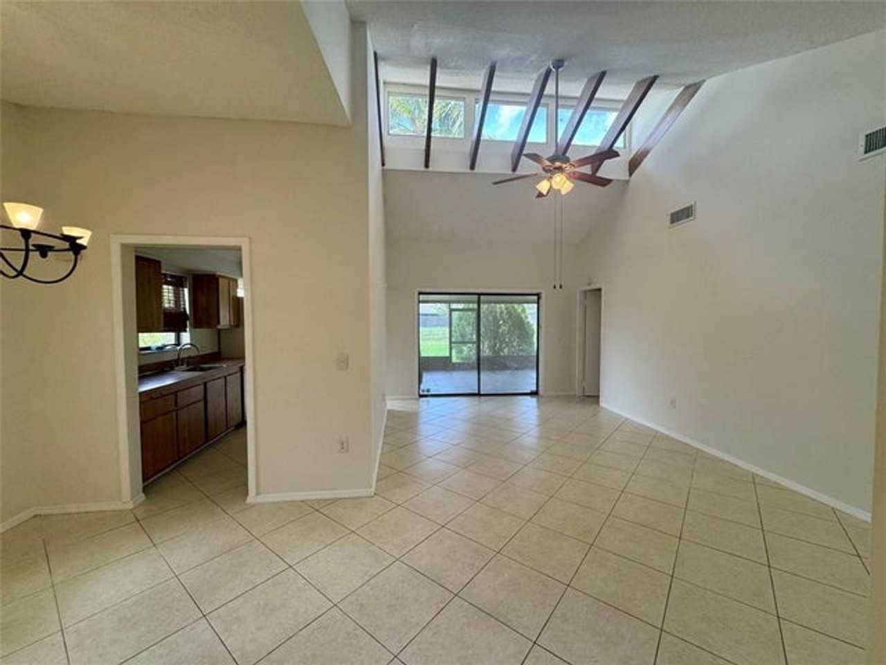 10849 Nw 30th Pl - Photo 5 of 14