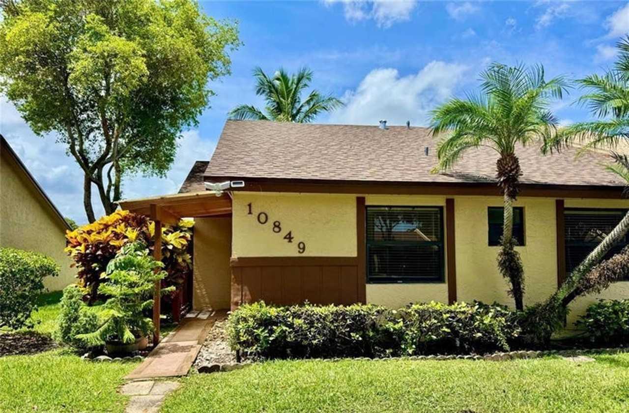 10849 Nw 30th Pl - Photo 6 of 14