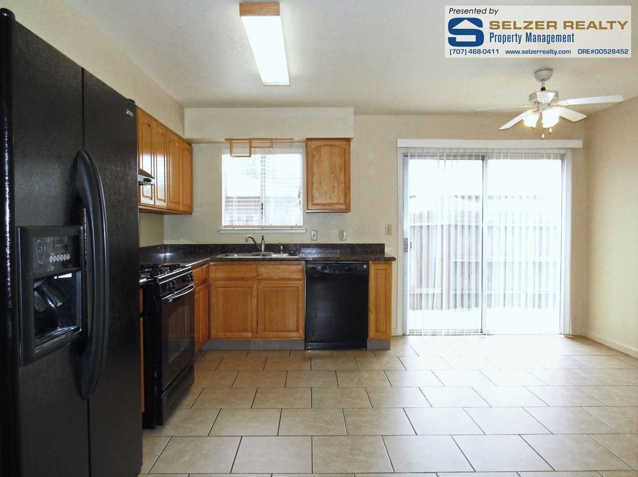 206 Main Cir - Photo 3 of 8