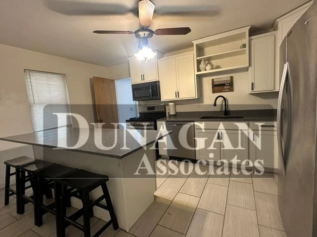 305 N 5th St - Photo 2 of 8