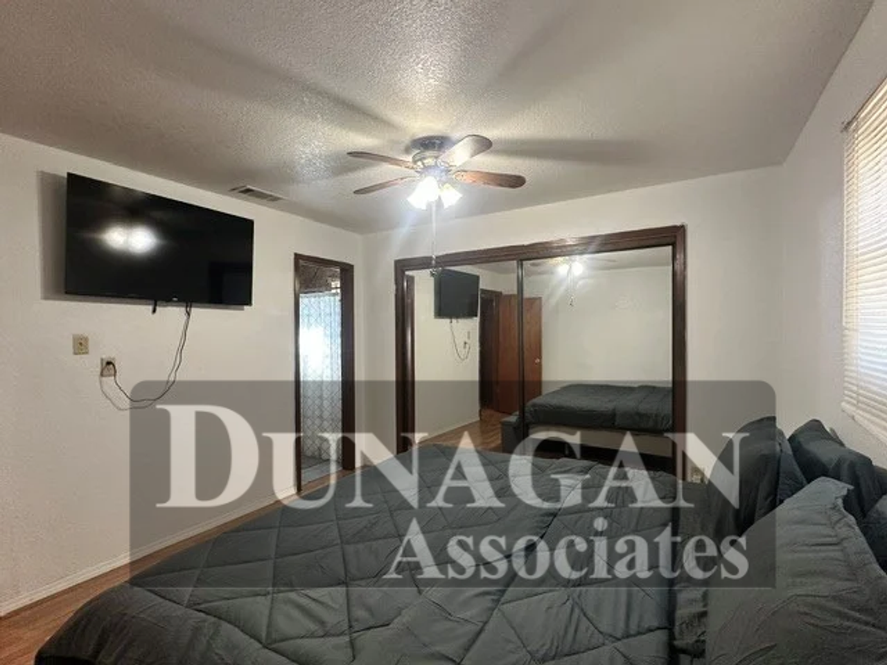 305 N 5th St - Photo 4 of 8