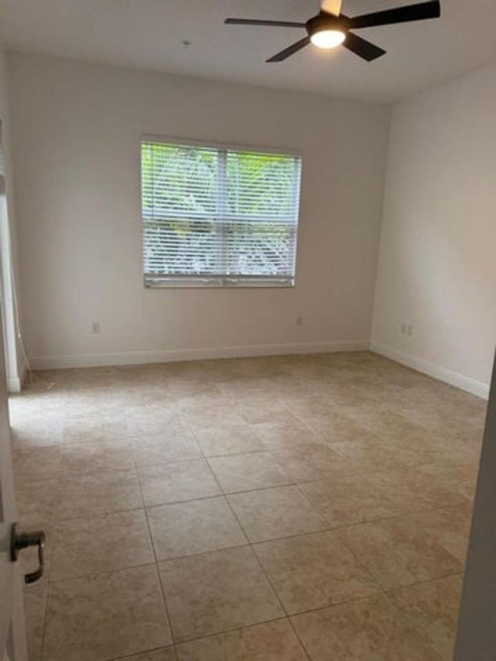 12466 Nw 17th Ct - Photo 4 of 10