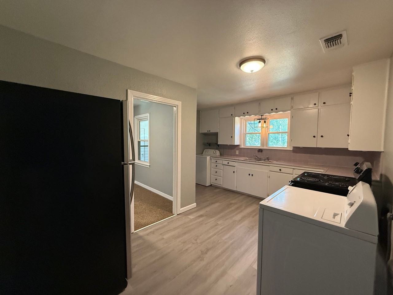 1510 Parker St - Photo 4 of 14