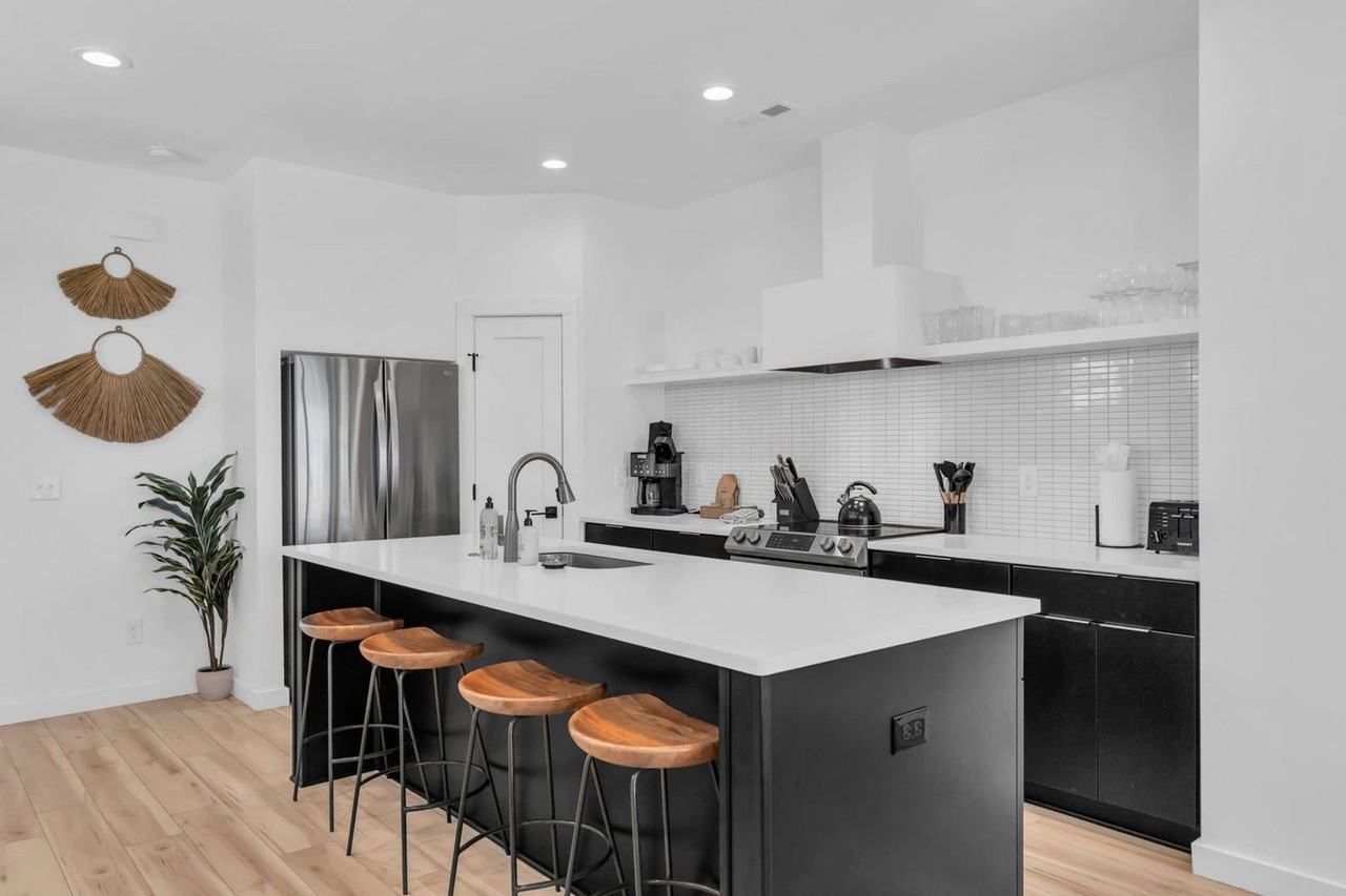 1419 Mackerel Ln #1 - Photo 4 of 23