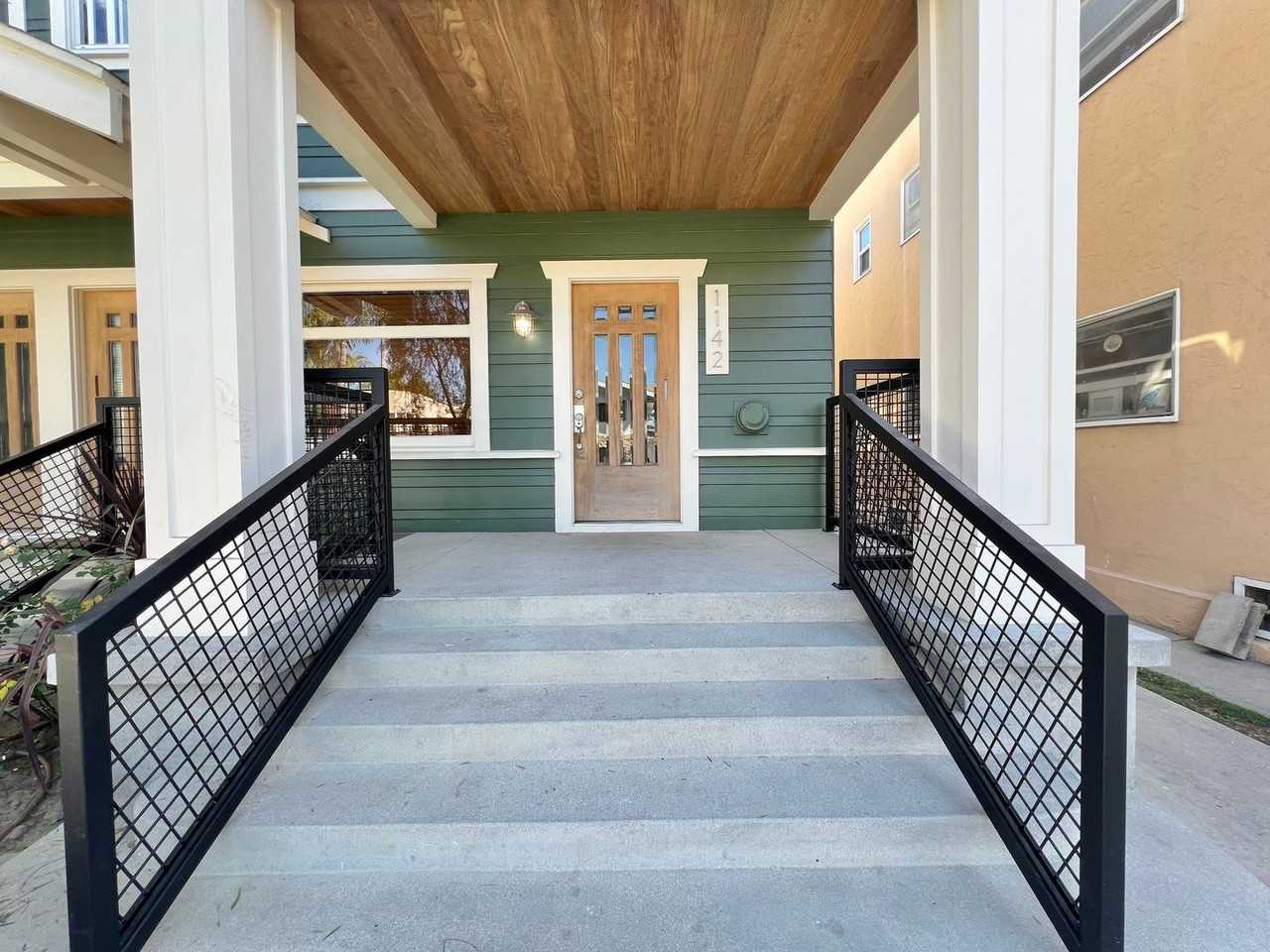 1142 E 1st Street - Photo 2 of 31