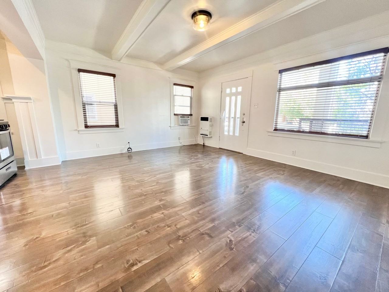 1142 E 1st Street - Photo 4 of 31