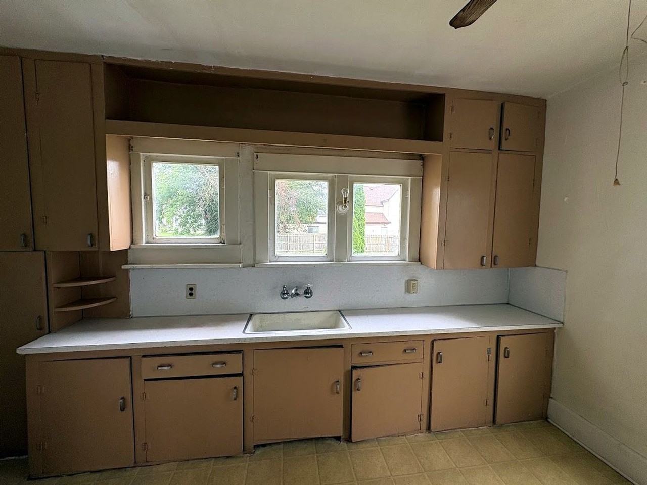 1705 Bechel Pl Nw - Photo 3 of 9