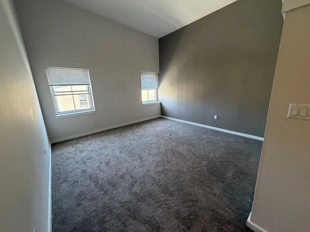 237 Chestnut St - Photo 4 of 14