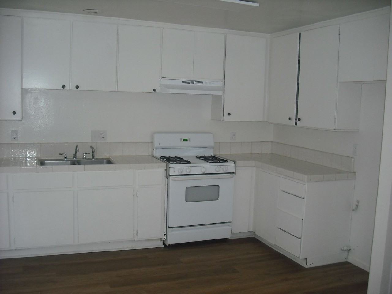 1851 Fisher Dr Apt D - Photo 4 of 13