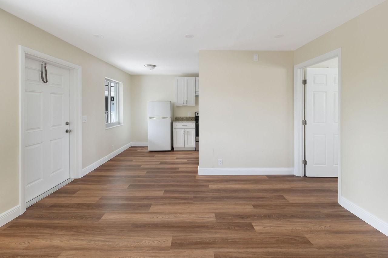 901 N F St - Photo 3 of 18