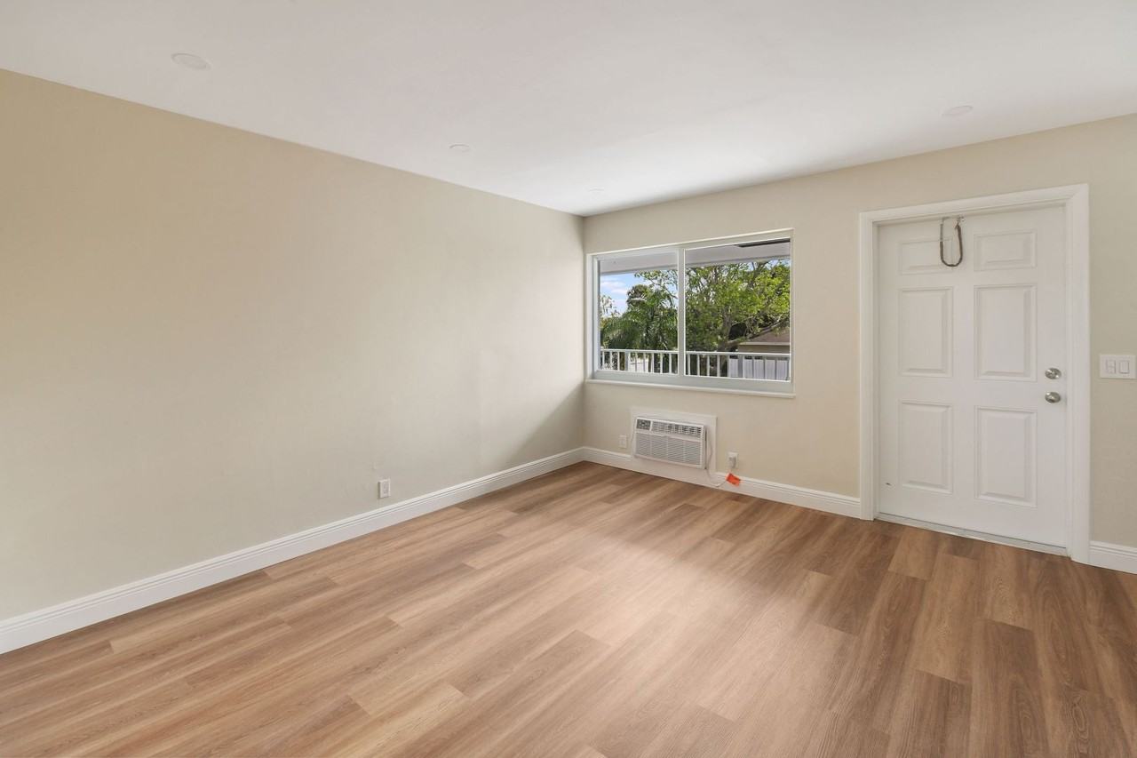 901 N F St - Photo 5 of 18