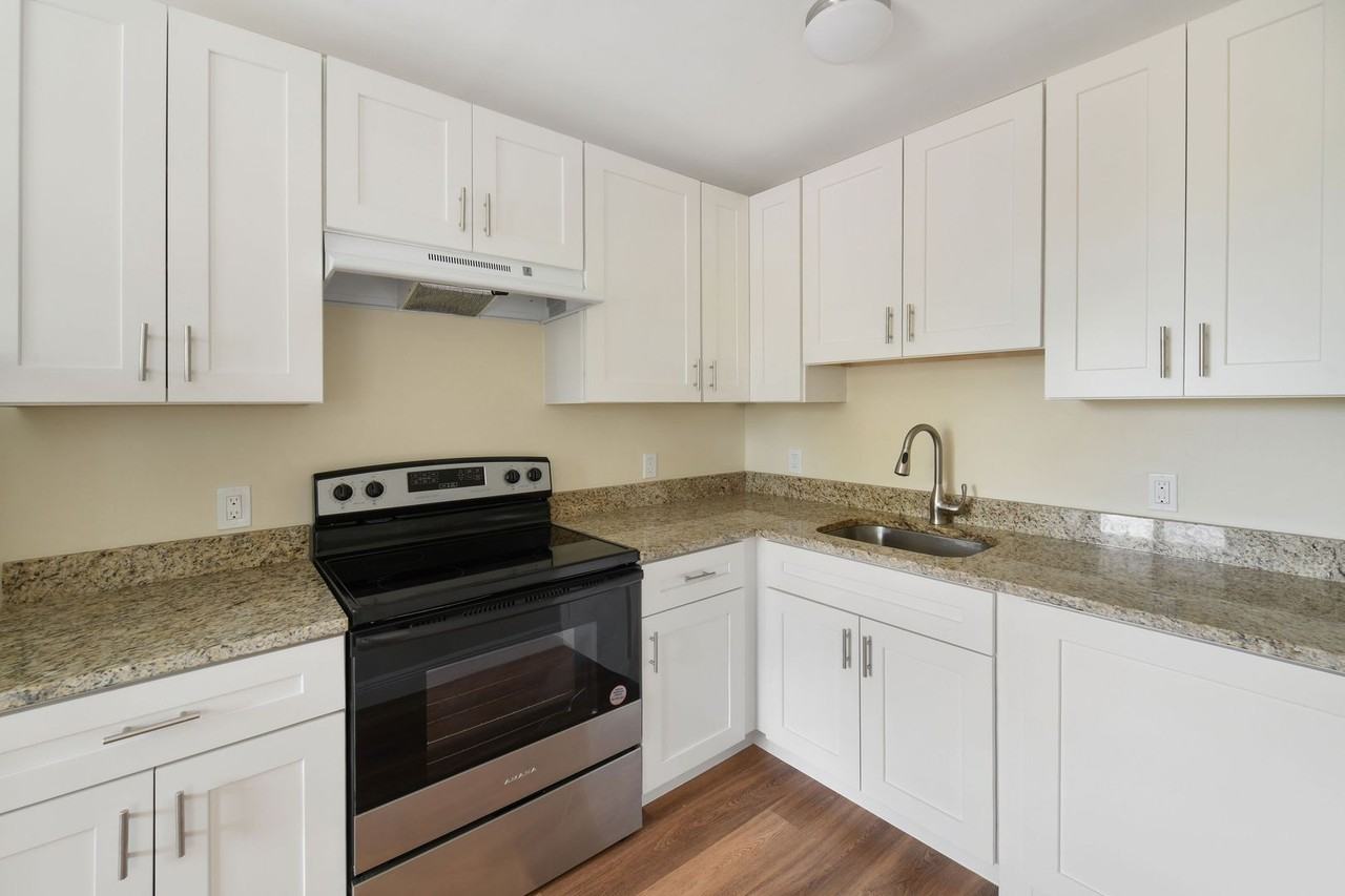 901 N F St - Photo 7 of 18