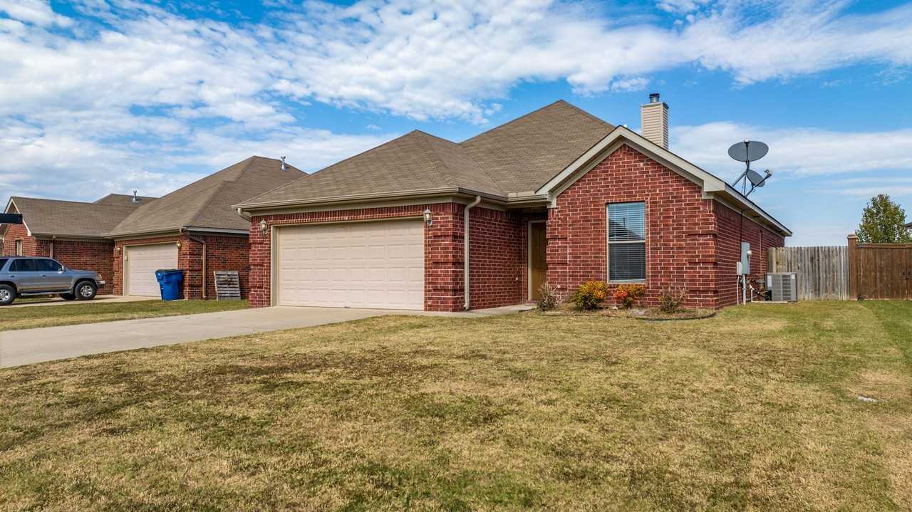 110 Vienne Pl - Photo 5 of 43