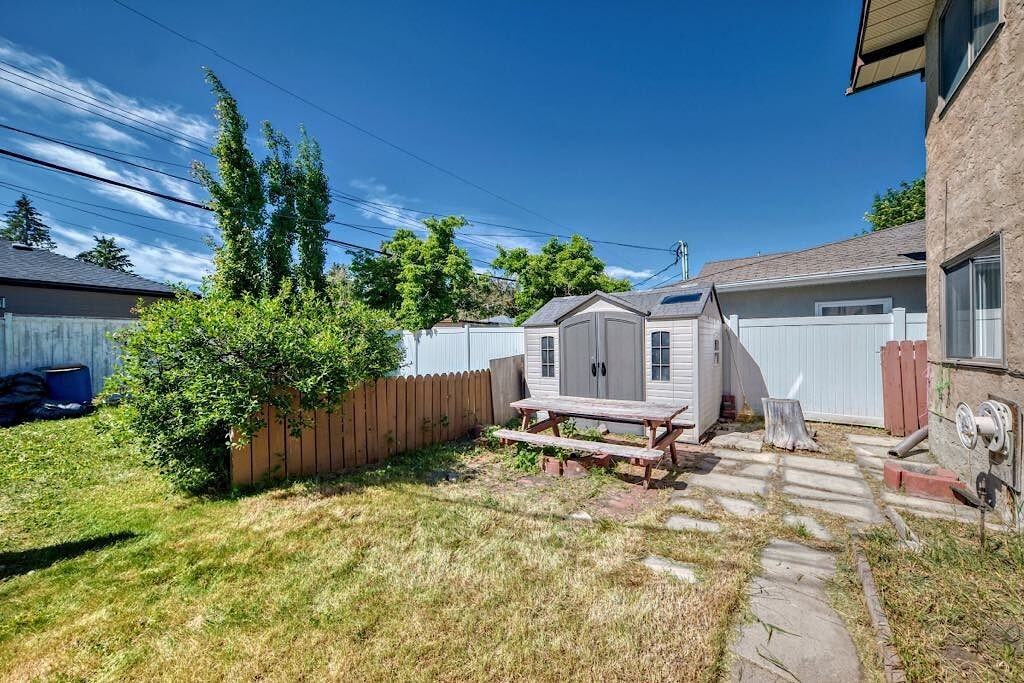 525 27 Ave Ne - Photo 4 of 18