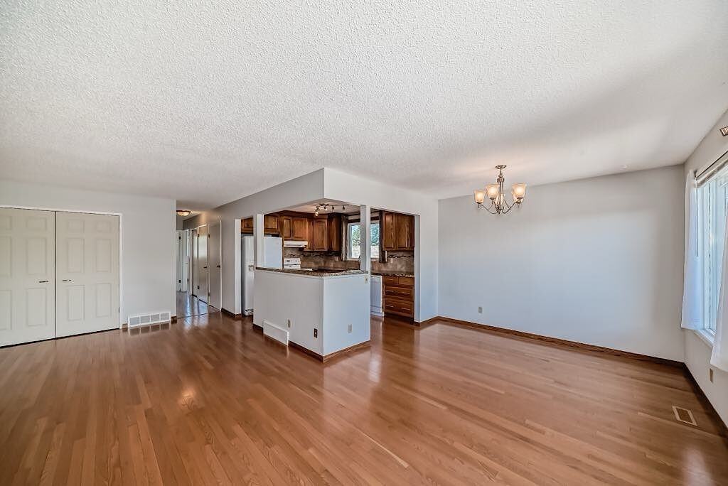 525 27 Ave Ne - Photo 6 of 18