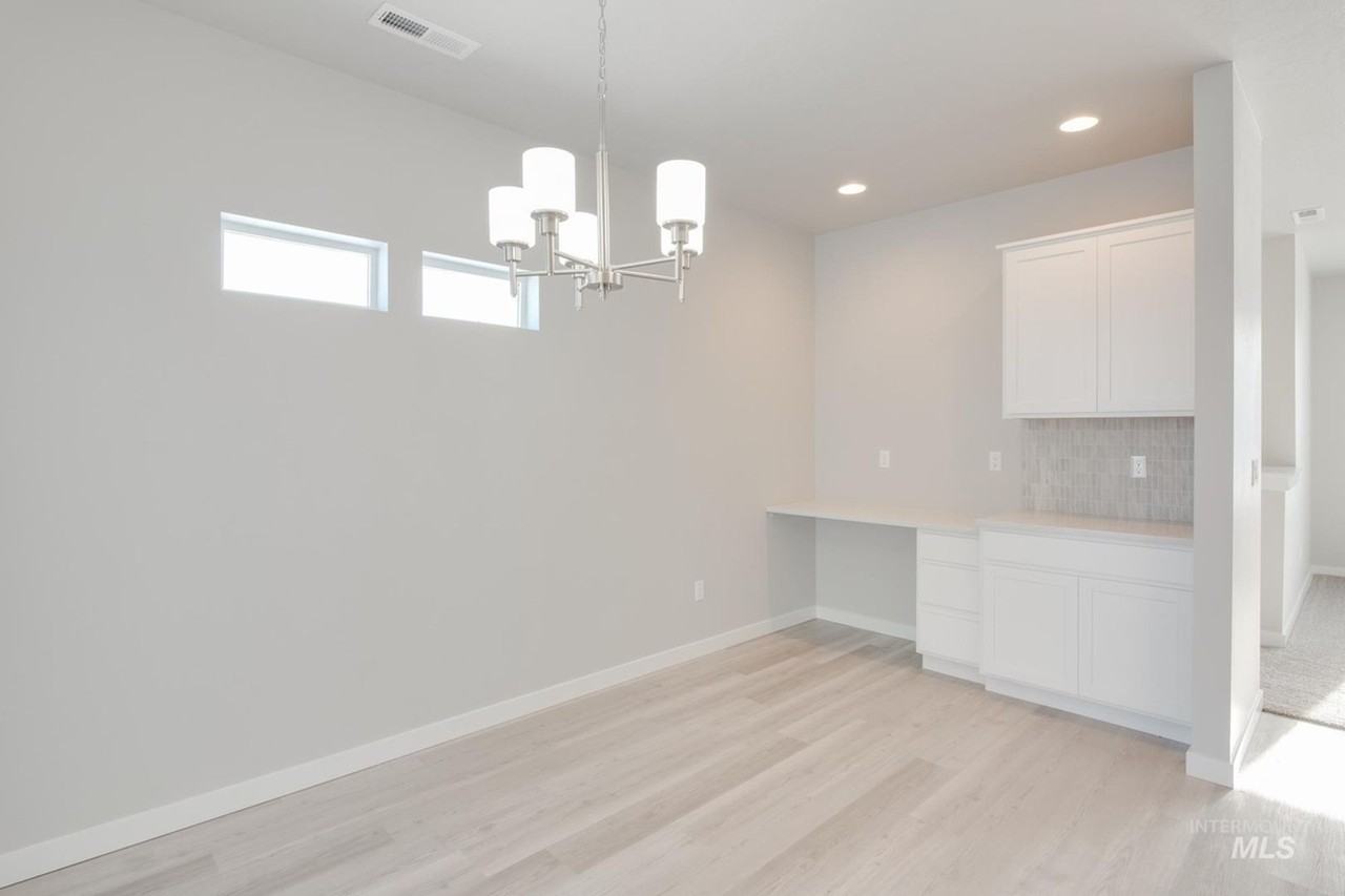 5820 W Striker Ln - Photo 7 of 22