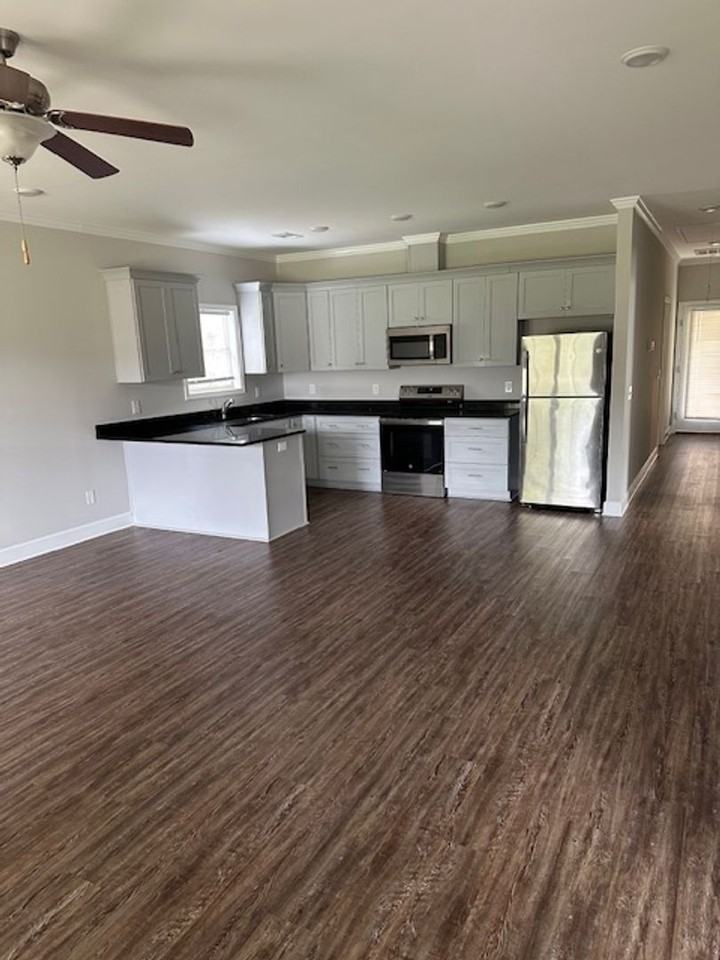 2205 Harrison St - Photo 2 of 12