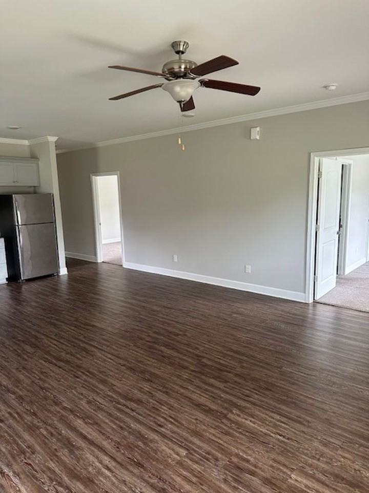 2205 Harrison St - Photo 3 of 12