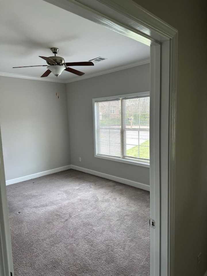 2205 Harrison St - Photo 4 of 12