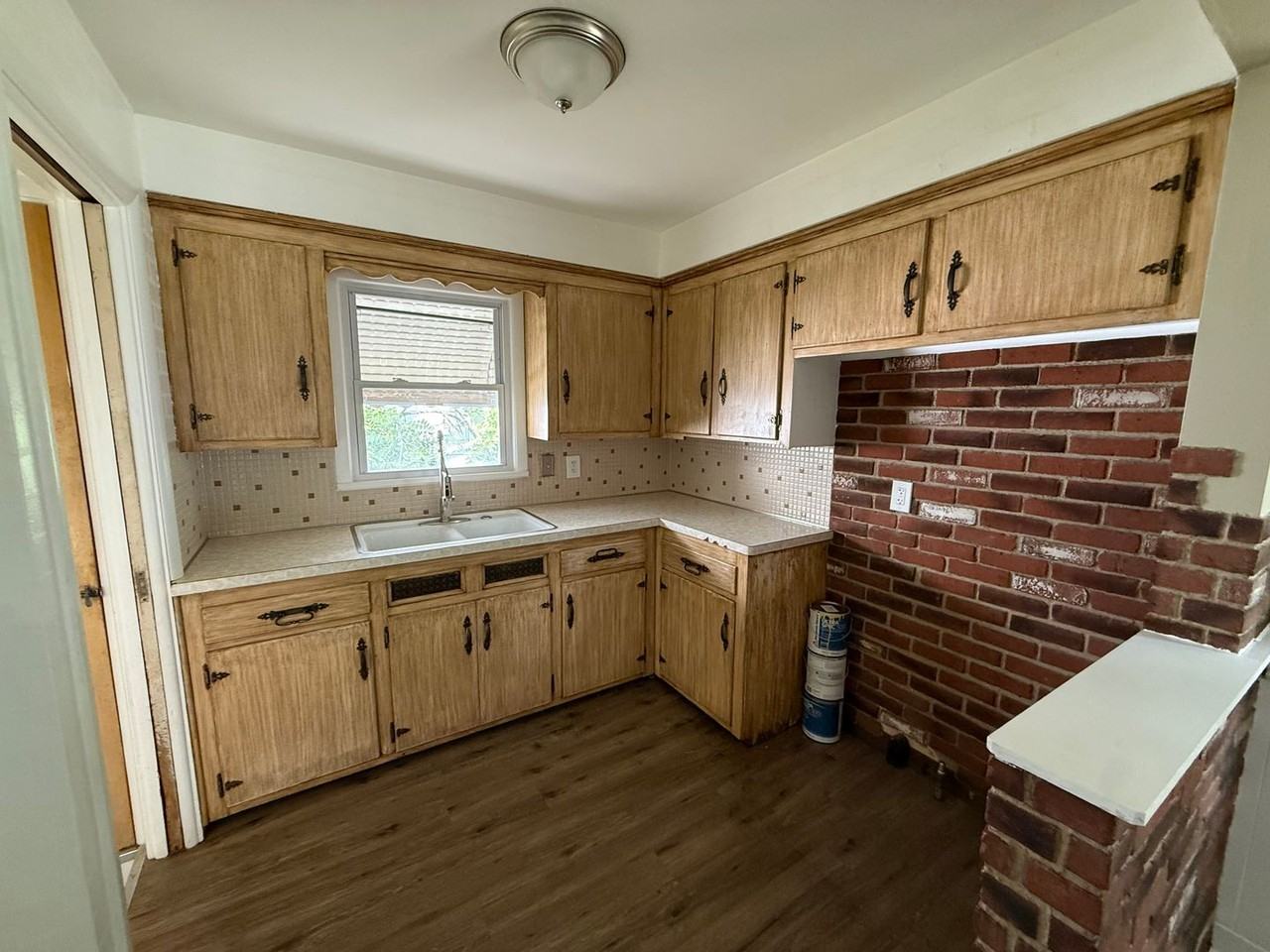 18811 Longview Ave - Photo 3 of 9