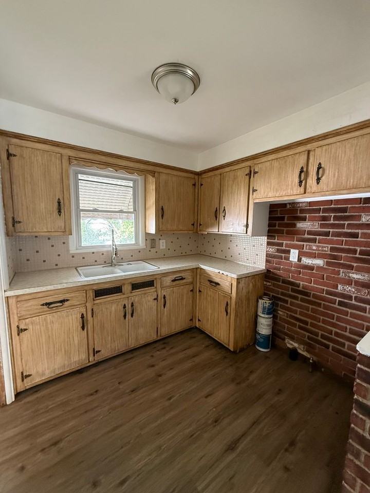 18811 Longview Ave - Photo 5 of 9