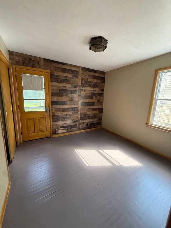 18811 Longview Ave - Photo 6 of 9
