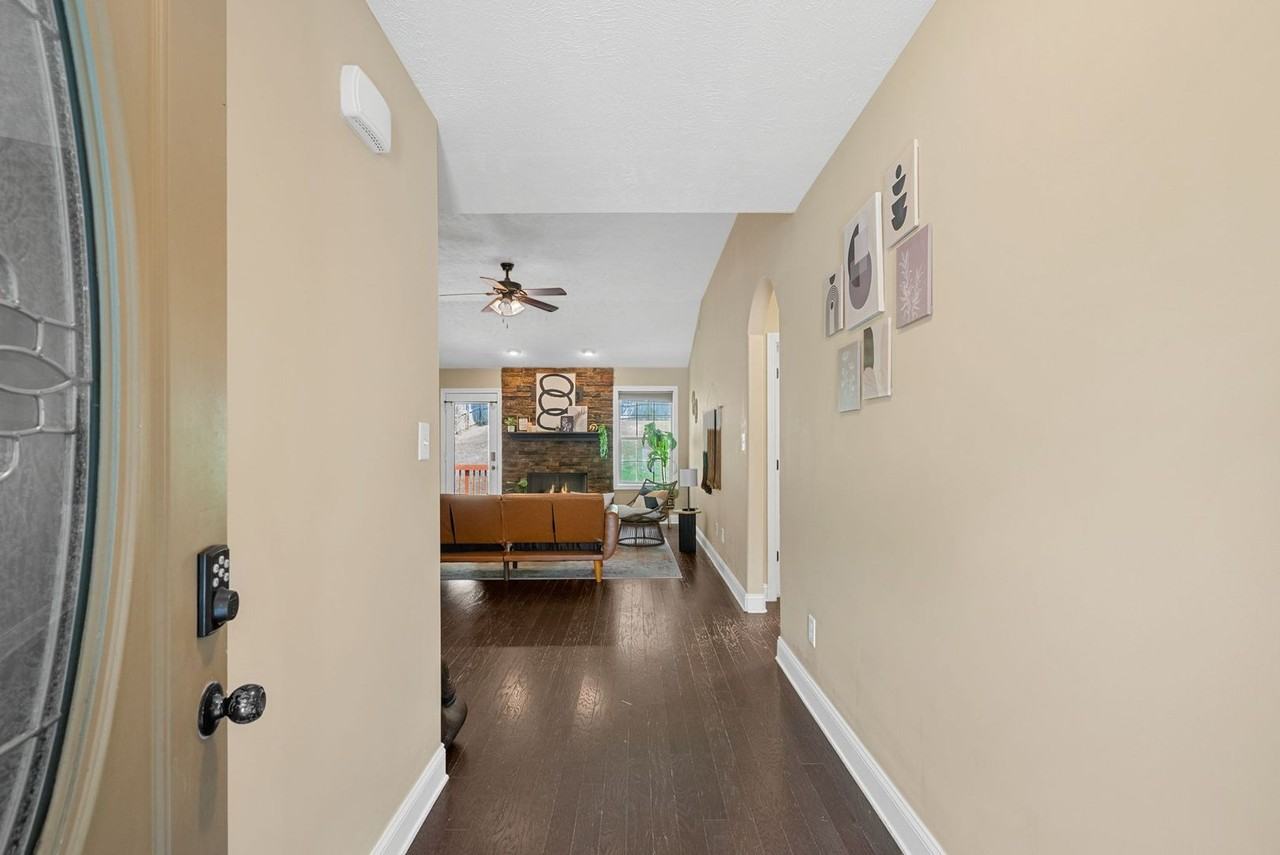 1314 Hand Dr - Photo 3 of 27