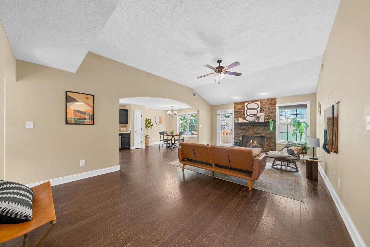 1314 Hand Dr - Photo 4 of 27
