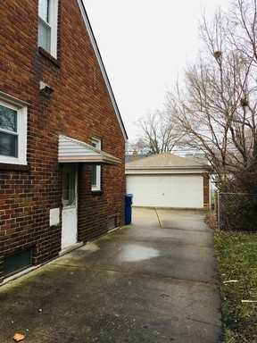 21099 Blackmar Ave - Photo 2 of 33